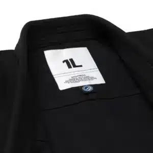 Close-up view of the Shoyoroll Tsuki kimono collar with the label ‘1L’ clearly visible.